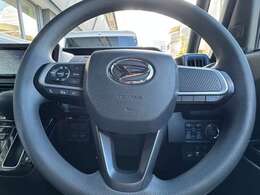 ステアリングスイッチ付き♪ナビの音量調整などもハンドルのスイッチででき、便利です★