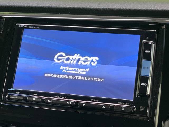 【メーカー純正ナビ】インテリアに溶け込むスタイリッシュな「専用設計」メーカーナビを装備♪視認性や操作性など基本性能にも優れ、より上質なカーライフをお楽しみいただけます。