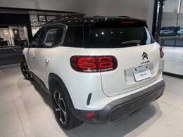 耐久性に優れたコーティングを低価格にてご用意致しております。愛車をいつでも気持ちよく乗っていただくために、納車時の施工をオススメしております。