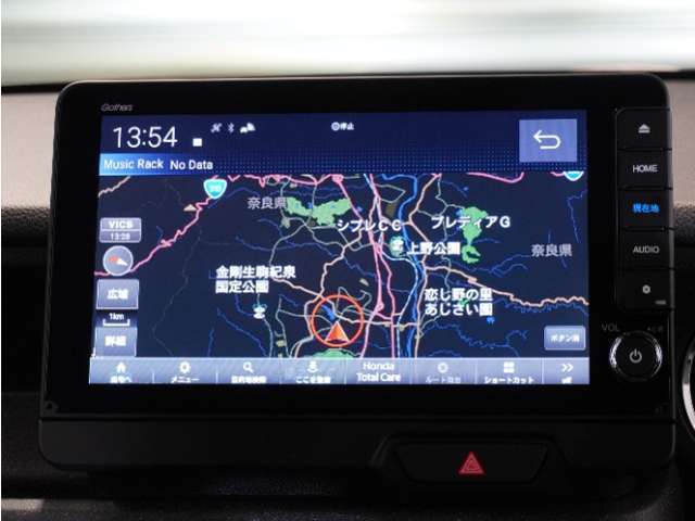 【室内】シートや内装各部への徹底した清掃を実施。