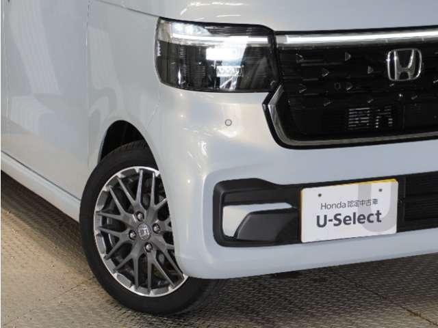【パワースライドドア】車外・車内のドアハンドルからはもちろん、運転席スイッチやリモコンキーからも開閉操作が可能。挟み込み防止機能もあり、お子さまの乗り降りも安心。