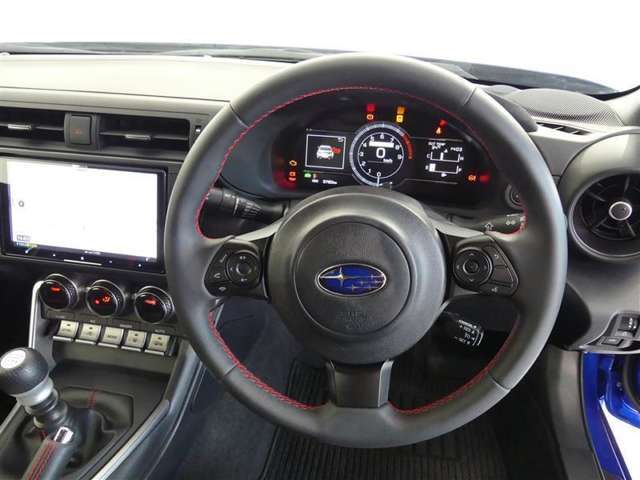 見通しのよいすっきりとした視界で、誰でも運転しやすいです。運転のしやすさは疲れにくさにも繋がりますよ♪