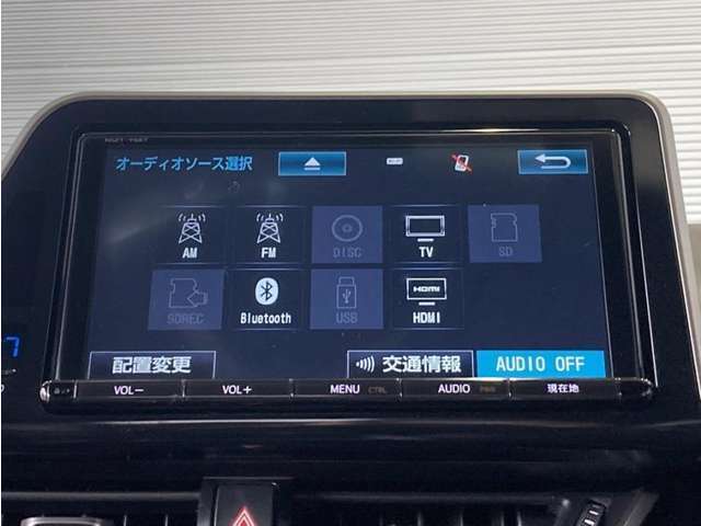 Bluetooth対応、CD/DVD再生機能付き。お好きな音楽を聴きながらのドライブは楽しいですよね～♪