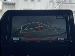 バックガイドモニター付きです！バックする際に後方の様子をモニター上に表示してくれます。運転席にいながら、後方が確認できるのでバックや駐車がスムーズに行えます。