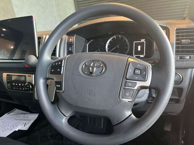 運転席周りはベース車両のままのものを採用しています。車内のすべてのシートはBLUMEのものを採用しています。座り心地も快適です。