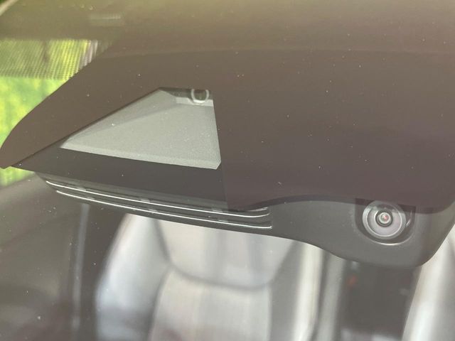 【トヨタセーフティセンス】走行中に前方の車両等を認識し、衝突しそうな時は警報とブレーキで衝突回避と被害軽減をアシスト。より安全にドライブをお楽しみいただけます。