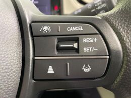 【アダプティブクルーズコントロール】高速道路での長距離走行が楽に！！自動で速度を保つクルーズコントロールが、衝突軽減システムと連携し、前方の車両を感知して車間を保つように速度調節してくれます！！