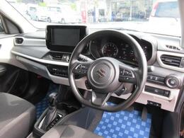 【室内】黒を基調とした落ち着いた室内です☆