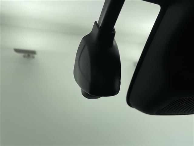【ドライブレコーダー】映像・音声などの運転中の記録を残します。事故などを起こした起こされた時の証拠になりえますので、もしも時でも安心ですね。