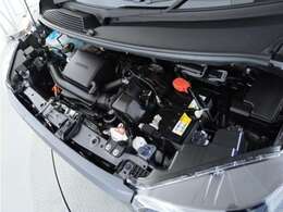 エンジンは車の心臓部分です。このエンジンルームが汚いとトラブルの基になります。当店は専用の液剤を使って徹底的に綺麗にします。