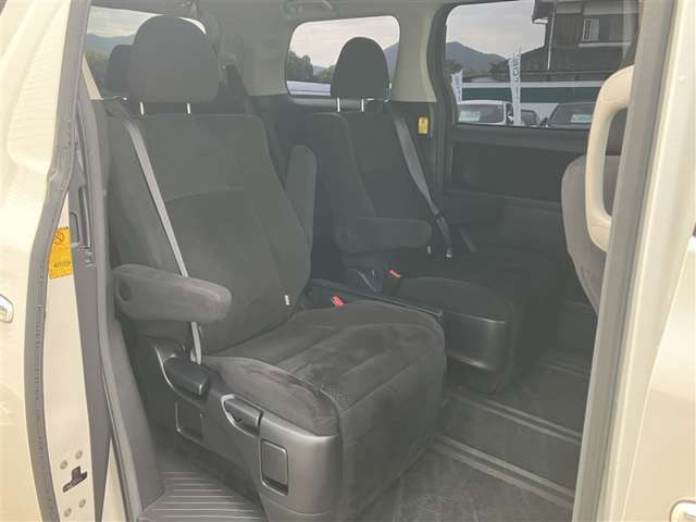 キャプテンシートでゆったりと座ることができます。