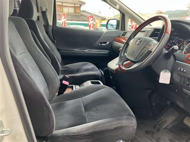 シート素材は通気性がよく蒸れにくいモケットです。