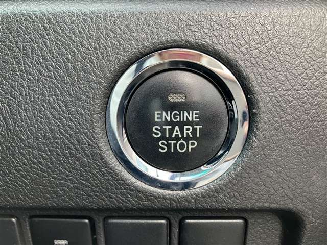 エンジンスタートはプッシュボタン式。キーを取り出す手間が省けます。