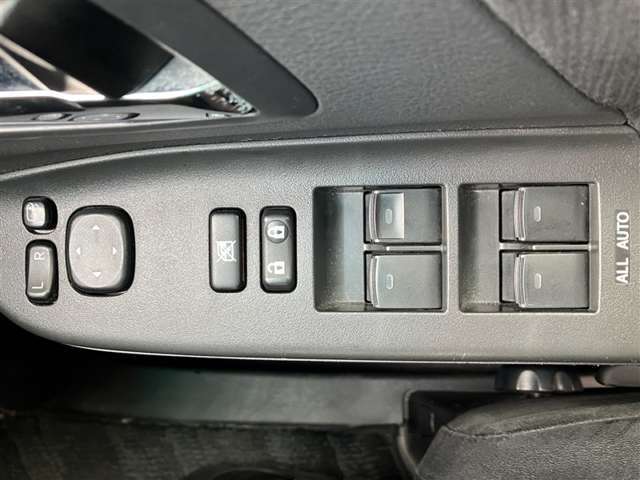 パワーウインドウスイッチです。