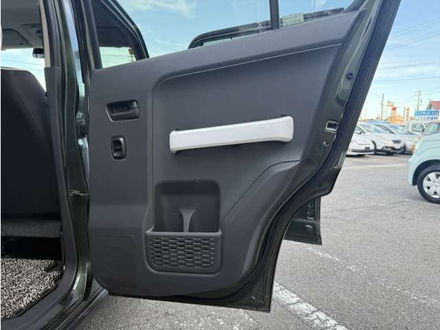 エンジン、ミッションなど金額の大きな箇所も無料修理♪代車もご用意！☆自社保証☆安心3ヶ月間の無料保証付。カーセンサーアフター保証も有り☆1年～2年更新保証もご用意有ります。輸入車は1年保証～有償のみです。