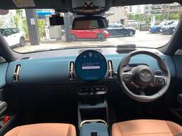 MINI専門のメカニックが、100項目にも上るポイントを徹底的にチェック。交換基準に達した部品があれば、弊社負担にて交換後、お客様へご納車致します。