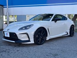 【TRDエアロ】人気のTRDエアロを装備！クルマの外観がよりスタイリッシュになり、街中で存在感あふれる1台に♪将来買い替える時にもリセールに影響しやすく、価値ある人気の装備です！