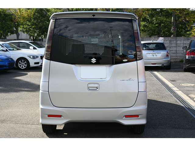 JCLは『車を売る』プロではなく、『車を安く仕入れるプロ』と自負しています。お客様に価値を提供することを目指しています。車を安く仕入れることで、品質の高い車を手頃な価格で提供。当社の使命であり誇りです。