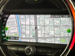 ●純正ナビ:一体感のあるナビは、高級感ある車内を演出してくれます。Bluetooth再生などオーディオ機能も充実しておりますので、運転もより楽しめます♪