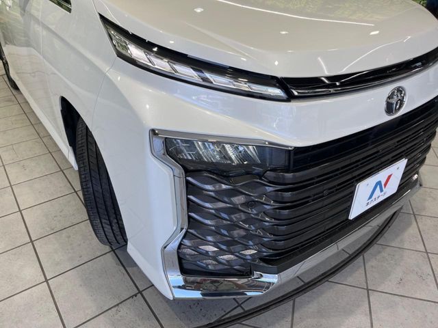【LEDヘッドライト】悪天候や夜間走行時も良好な視界を確保し安心して運転できる高輝度LEDヘッドライトを装備！点灯速度が早く、消費電力も抑えられています。