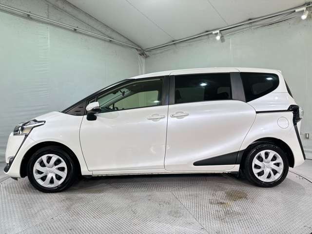 入庫時はスタッフが丁寧に洗車♪ご納車前には更にもう一度仕上げを行います♪オプションでプロによる内装クリーニングや大人気のボディーコーティング、鈑金修理なども格安で承ります。
