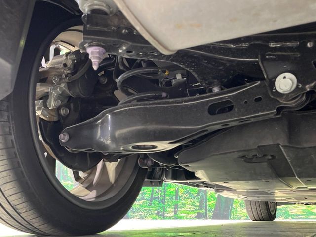 お車を安心してお乗りいただく為には、足回りの定期点検が欠かせません。サービスサポート（有償保証）では無料点検もご提供しており、安心のカーライフをお過ごしいただけるサポート体制が整っています。