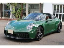 PTSカラ-（ブリティッシュレーシンググリ-ン）にトリュフブラウンの内装がとても上品な雰囲気です。