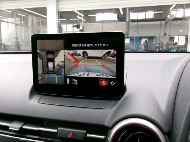 360°モニターで前方や後方だけでなく、左右も映せますので、安心して駐車や走行ができます！