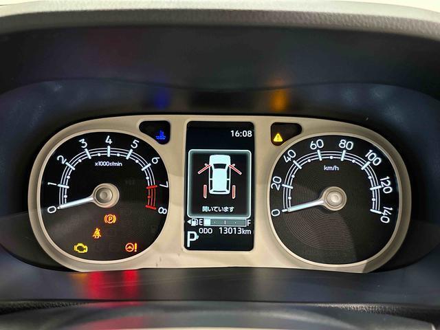 様々な車両情報を表示できるTFTマルチインフォメーションディスプレイを中央に配した視認性の高い大型2眼メーターです