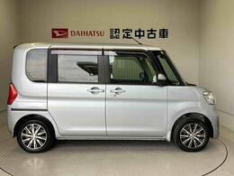 車両右側面からの写真になります。車をご覧になりたい時はお気軽に最寄りの店舗へご相談下さい。