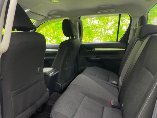 WECARSでは各商談席に大型モニターをご用意しております！見やすい大画面でゆったりと全国の在庫をご覧いただけます！是非ご来店お待ちしております！