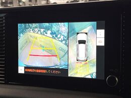 【パノラミックビューモニター】専用のカメラにより、上から見下ろしたような視点で360度クルマの周囲を確認することができます☆死角部分も確認しやすく、狭い場所での切り返しや駐車もスムーズに行えます。