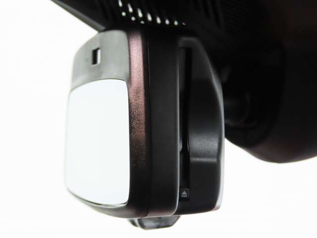 ルームミラータイプETC2.0DSRCが採用されております。