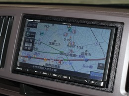 社外メモリーナビ　ストラーダ　CN-B300B　FM　AM　BTA　操作性と機能性に優れているナビで、初めての道でも安心・快適なドライブをサポートします！