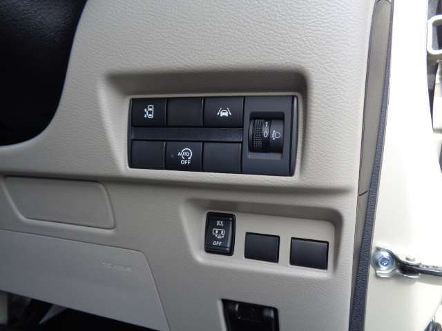 アイドリングストップ機能OFFスイッチ。作動させたくないときに押してください