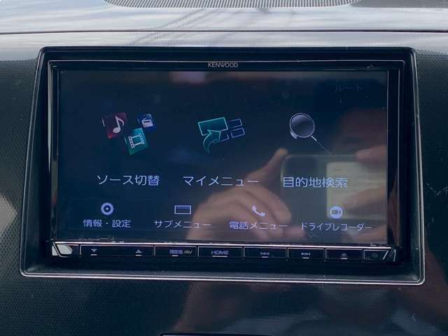 【ナビゲーション】メモリーナビ・フルセグTV・CD/DVD再生・Bluetooth対応でスマホの音楽が車内で聞けます♪別途8，000円で、走行中にもTVが映るようになり、ナビの操作も出来ますヨ♪