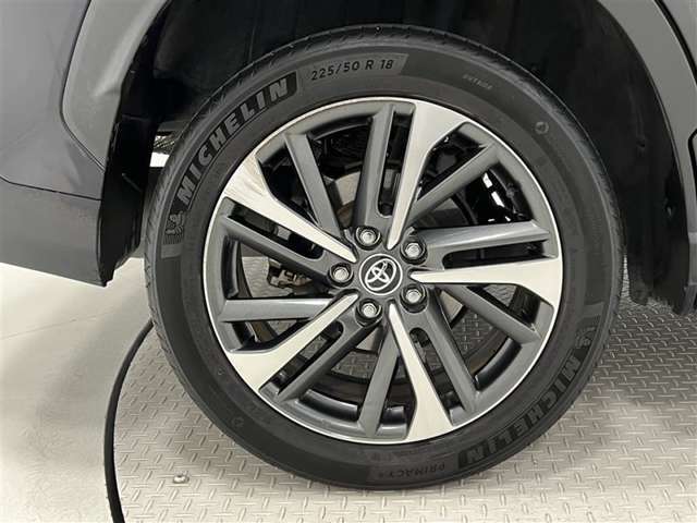 タイヤサイズは225/50R18！納車前の点検時にタイヤ交換させていただきます！純正アルミホイール！アルミホイールに傷があります。