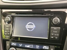 【純正ナビ】人気の純正ナビを装備しております。ナビの使いやすさはもちろん、オーディオ機能も充実！キャンプや旅行はもちろん、通勤や買い物など普段のドライブも楽しくなるはず♪