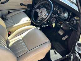 ケンジントン用ベージュ革シート、内張、3連メーターブラック、モトリタハンド付