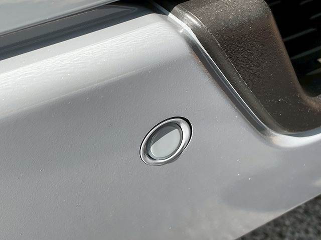 クリアランスソナー搭載。駐車時に障害物の接近をドライバーに知らせてくれます。
