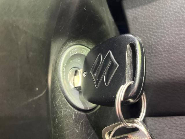 WECARSの展示場では実際に見て、触ってお車をお選びいただけます！知識の豊富な営業スタッフが様々なカーライフをご提案いたします！