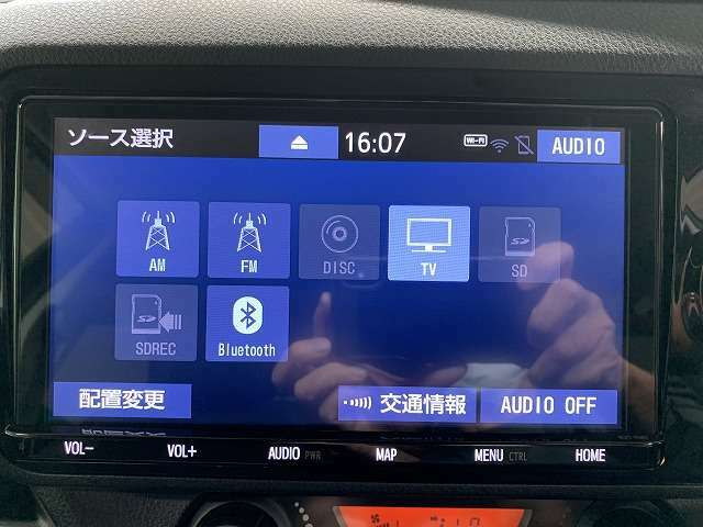 純正SDナビ、フルセグTV付き、Bluetoothオーディオ・ミュージックサーバー・DVDビデオも再生可能です！ナビ付き条件でお探しの方は必見です！