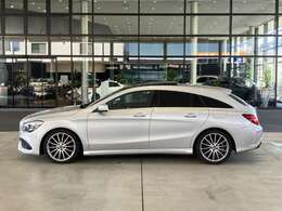 納車前整備はメーカー規定に基づき併設工場で入念に行います。メルセデス・ベンツ指定のツールと技術を用い、メーカーの研修を受けたメカニックがお客様のお車を整備いたします。神奈川運輸支局指定整備工場です。