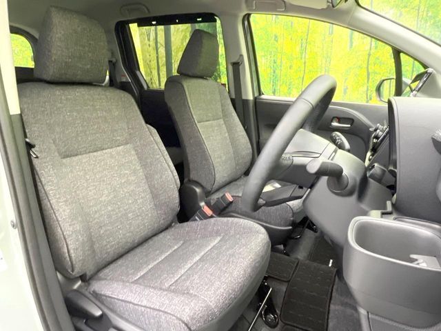 運転席シート廻りは使用感も少なく、良好な状態となっています。丁寧に使われていたことがよくわかりますね。