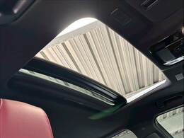 【サンルーフ】人気メーカーオプション。開放感溢れる車内を演出します☆