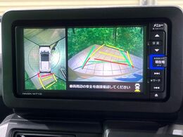 【パノラマモニター】専用のカメラにより、上から見下ろしたような視点で360度クルマの周囲を確認することができます☆死角部分も確認しやすく、狭い場所での切り返しや駐車もスムーズに行えます。