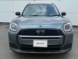 正面からのデザイン、印象的です。