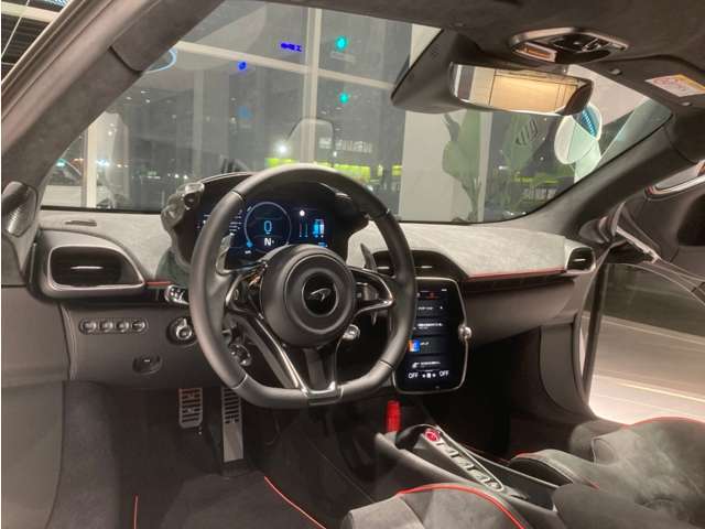 車高調整機能・10スポーク超軽量スター鍛造合金グロスブラックホイール・Azoresキャリパー・シルバーロゴ・ボディカラーミラー・ボディカラールーフ