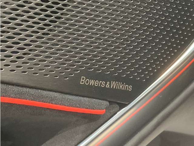 Bowers＆Wilkinsはイギリス創業のスピーカーメーカーです。クリアで透き通った高音、豊かで自然な中音、タイトでしっかりとした低音が特徴です。