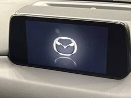 【マツダコネクト】車内の雰囲気にマッチしたディスプレイ。スマホ接続でのナビ使用やBluetooth再生等、様々な機能が楽しめます。直感的なダイヤル操作が可能で、使い勝手も良好です。